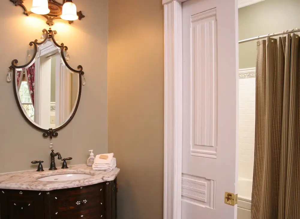 B. F. Hiestand House Bed & Breakfast