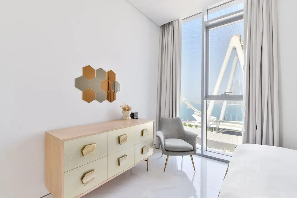 Spectacular 3BR plus 1 - DUBAI EYE view