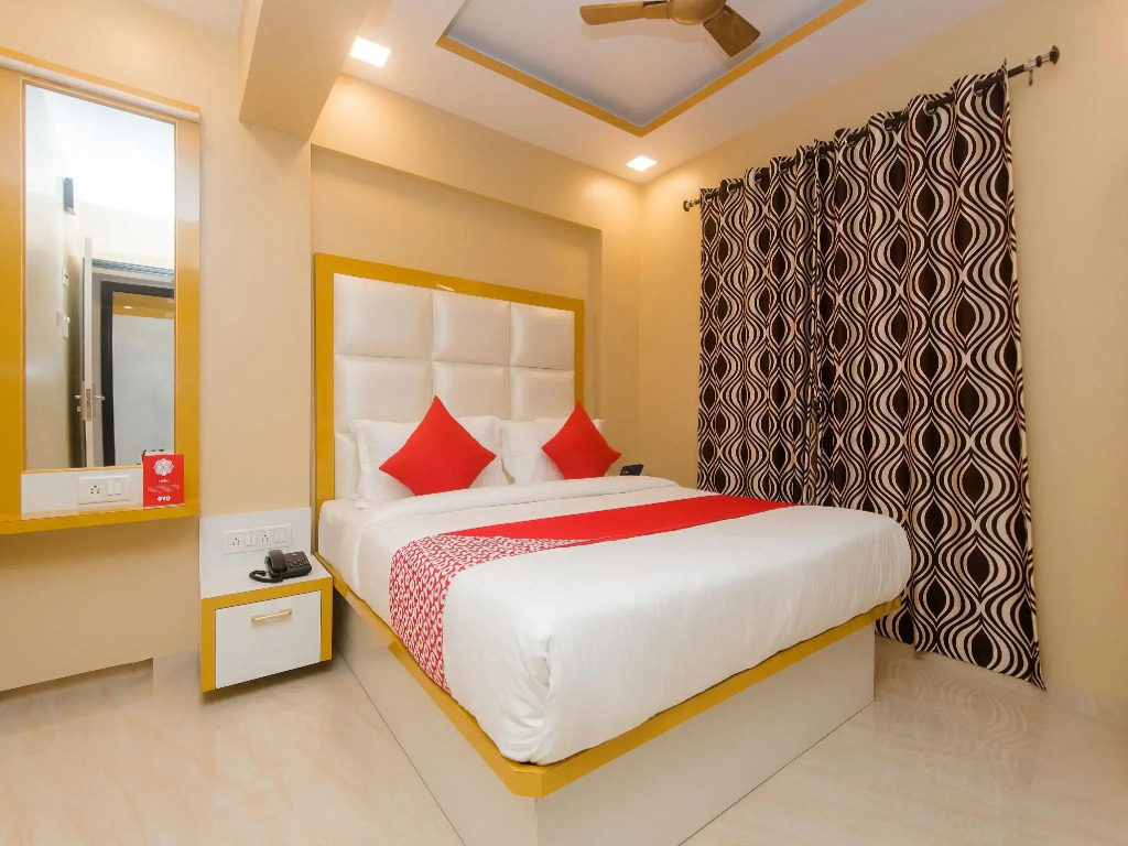 Hotel Classio Inn - Near Kokilaben Hospital, Andheri West Mumbai