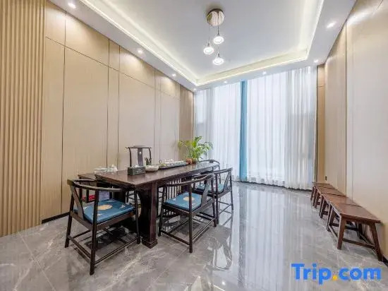 Luchun Duma Hotel