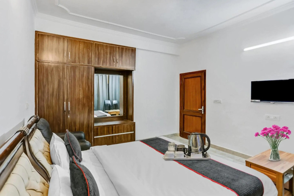 OYO Townhouse 1071 Hotel Metro Inn Residency