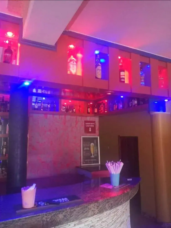 Capricorn Lounge