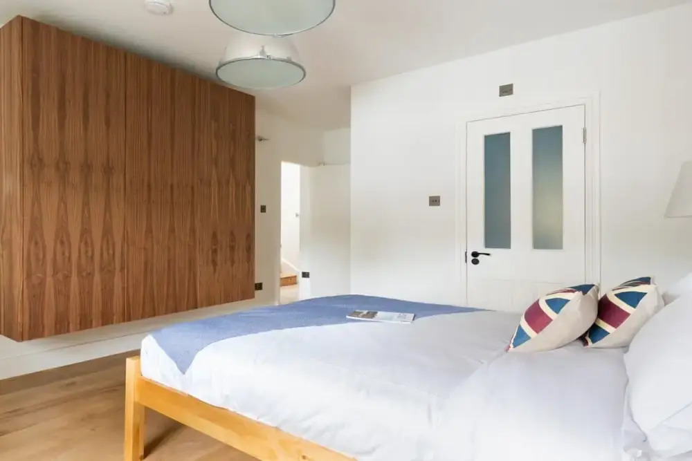 The Lansdowne Crescent - Bright 3bdr Top Floor Apartment in Notting Hill