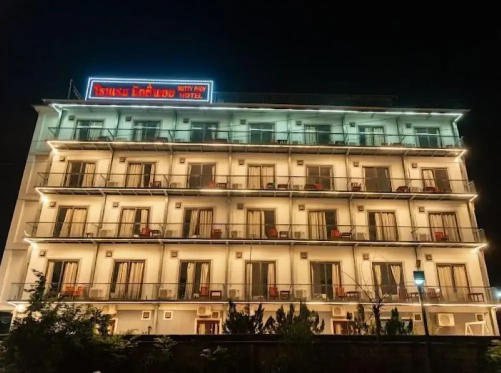 NuttyPhoy Hotel