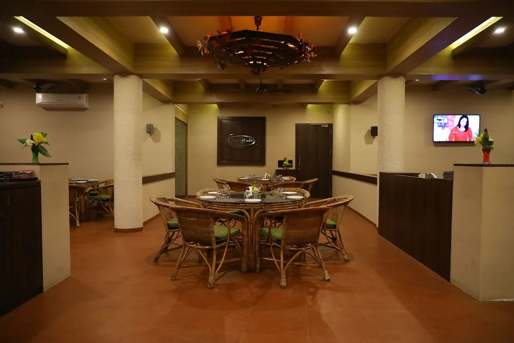 Neel's City Resort