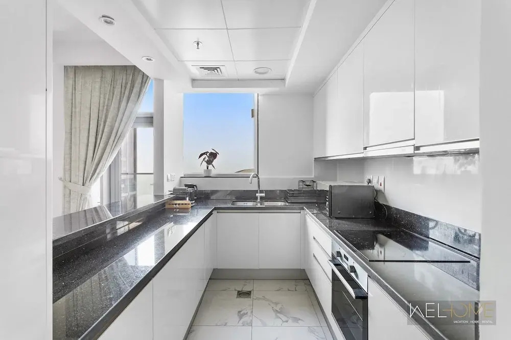 WelHome - Stunning 3BR Apartment with Balcony and Canal View