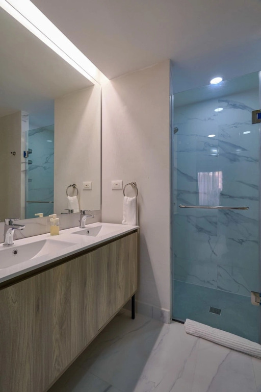 2BR The City Center Dtown Pool Gym Nearcecilip