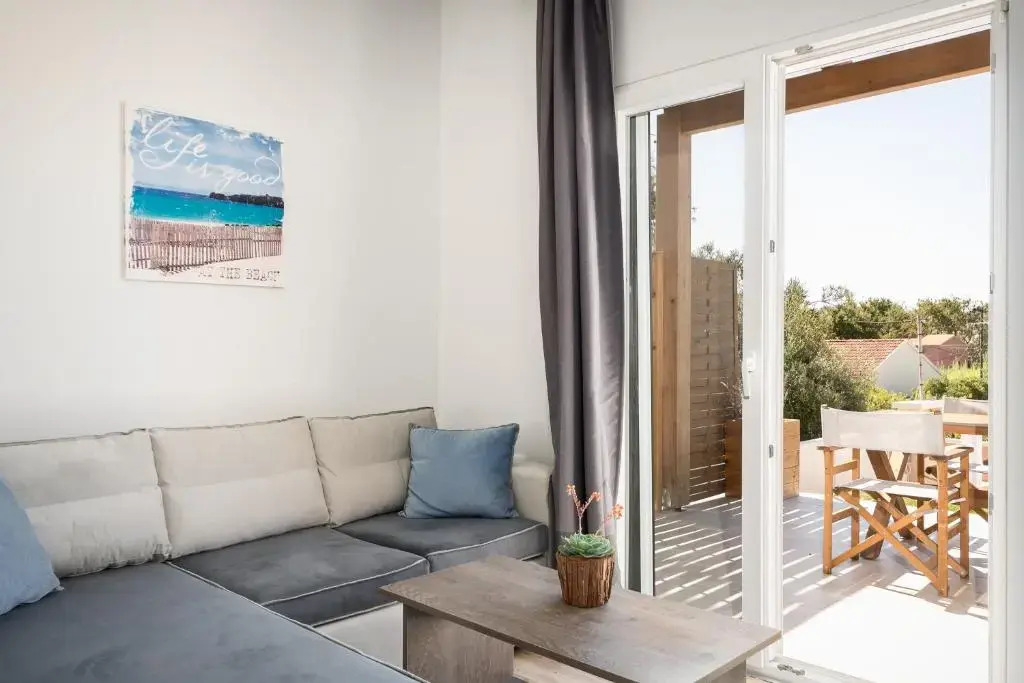 Reiki Apartments Erikousa