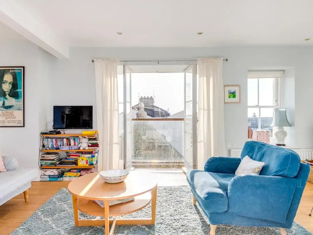 Apt 3, 26 Broad Street