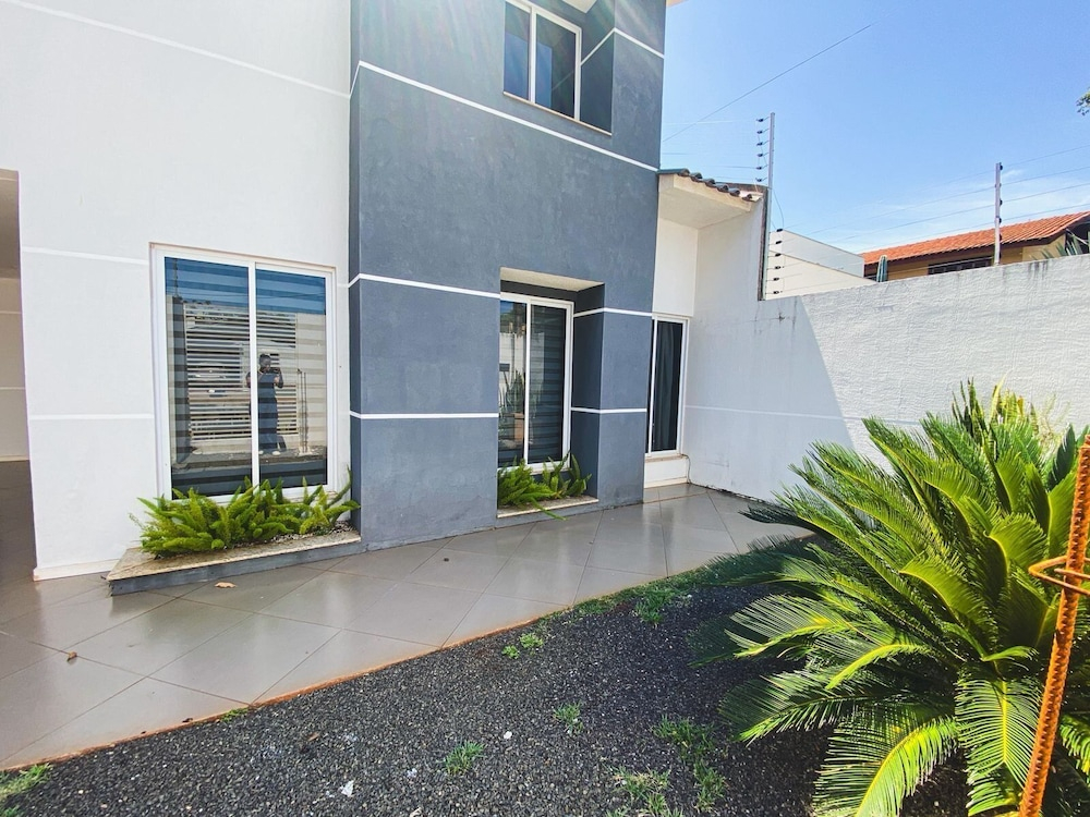 Casa com piscina 5 suites 1 quarto e AC