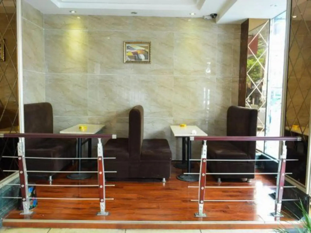 Sunshine Fashion Hotel (Nanchang University Yi Affiliated Hospital)