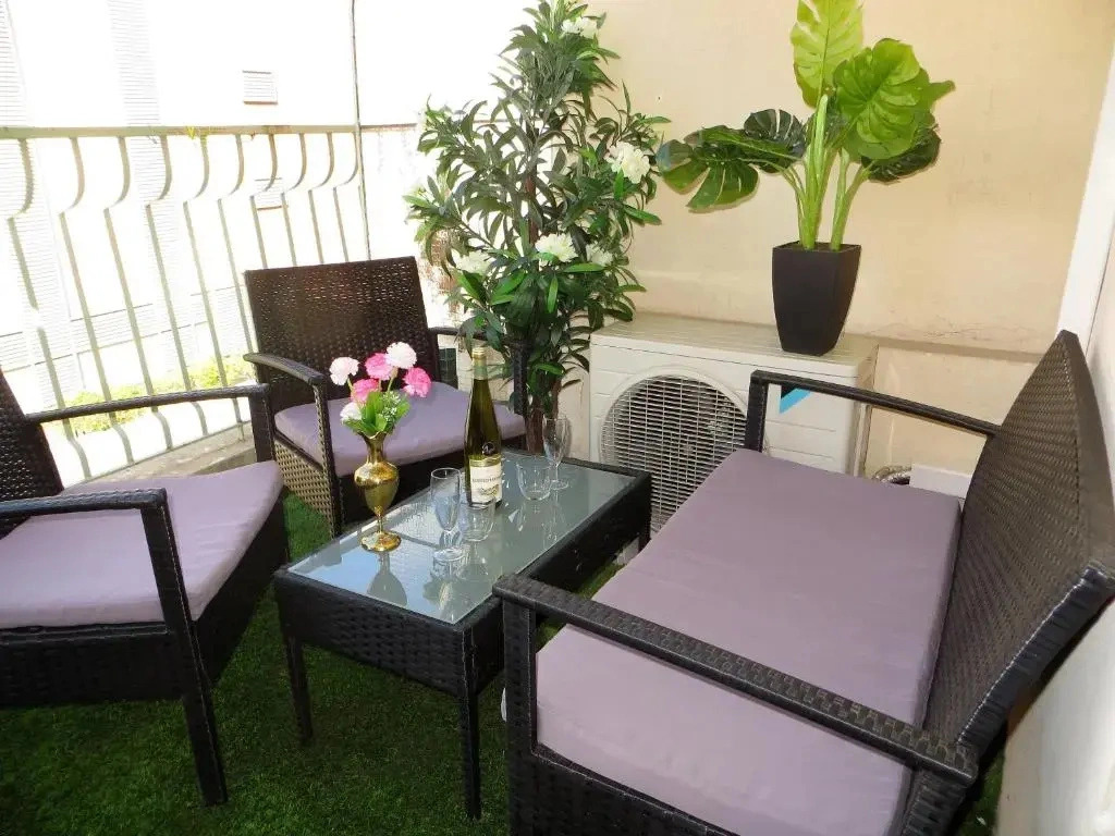 9 Avenue De Carras