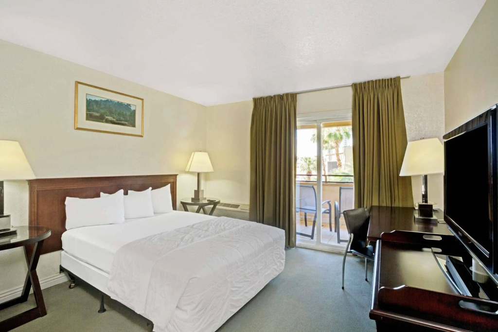 Travelsuites Hotel