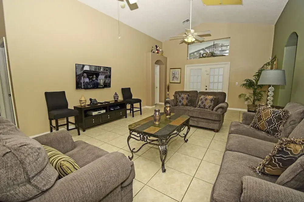 2589OL Forest View Drive 5 Br villa by RedAwning