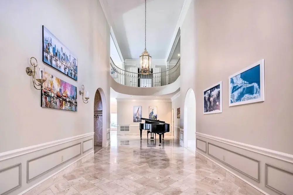Lanai & Pool: Elegant Villa in Winter Haven