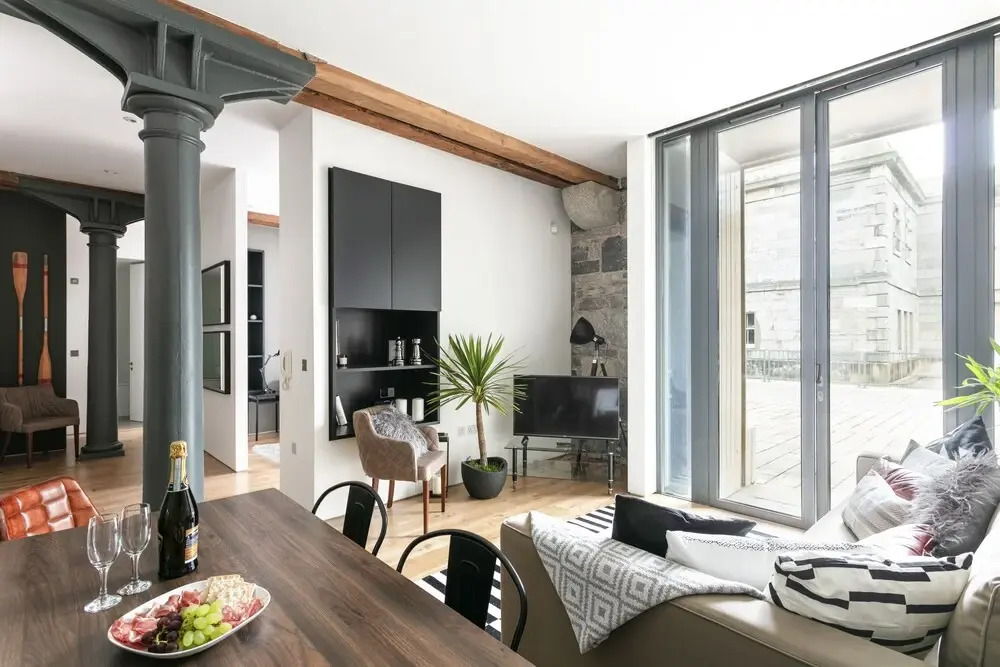 Plymouth Luxurious Apartment
