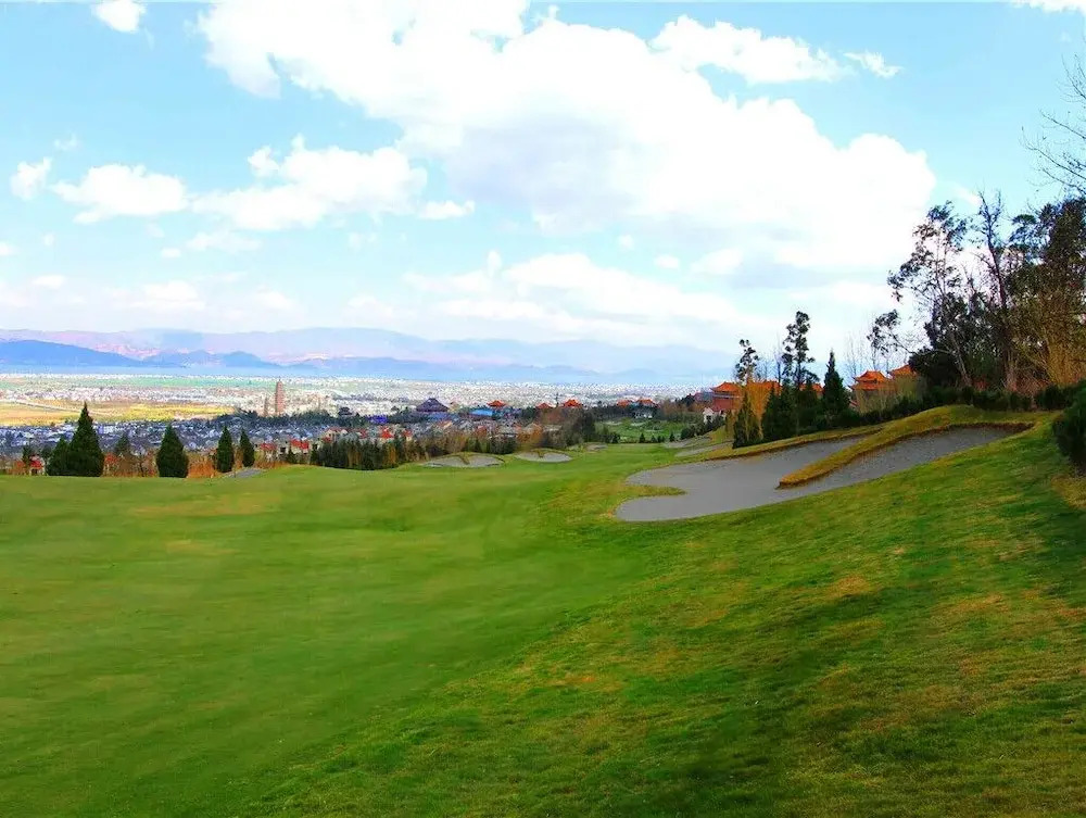 Dali Art Golf Hotel