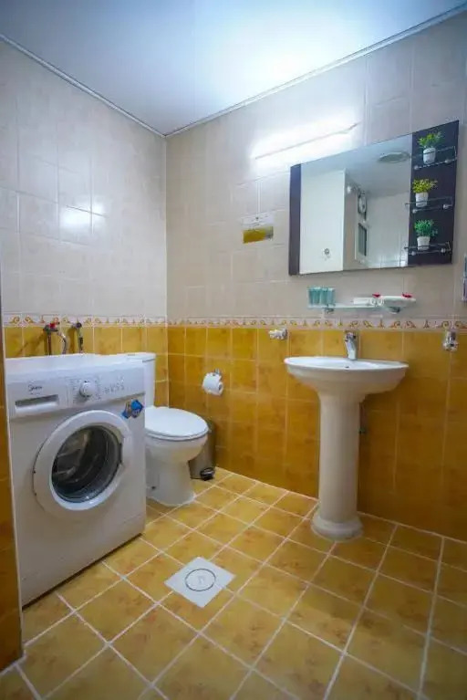 La Villa Suites Hotel