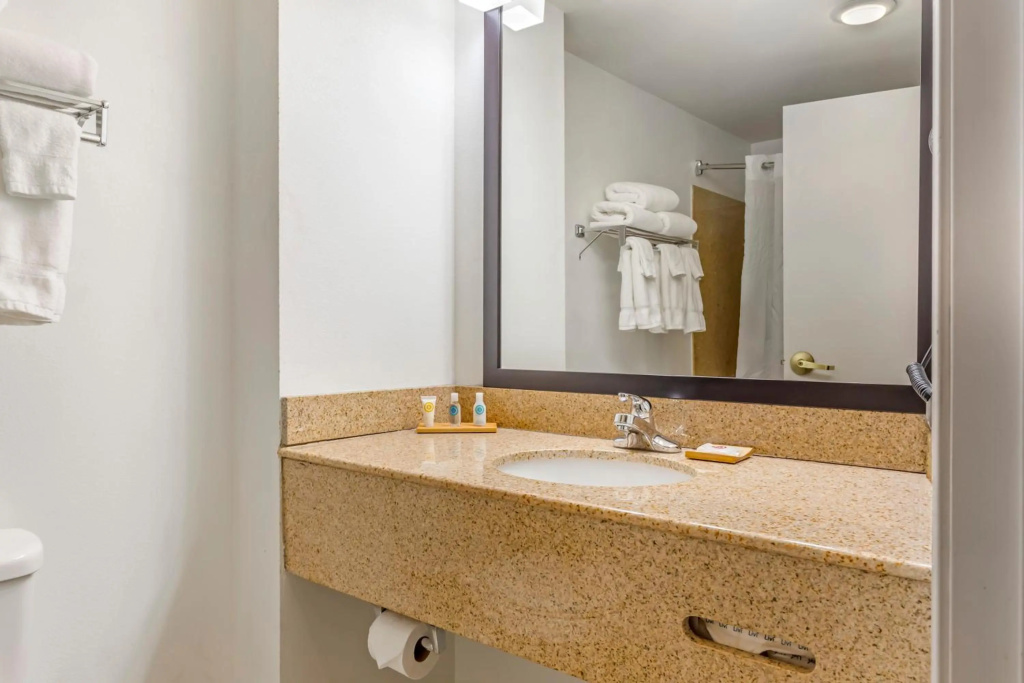 Country Inn & Suites by Radisson, Newport News South, VA
