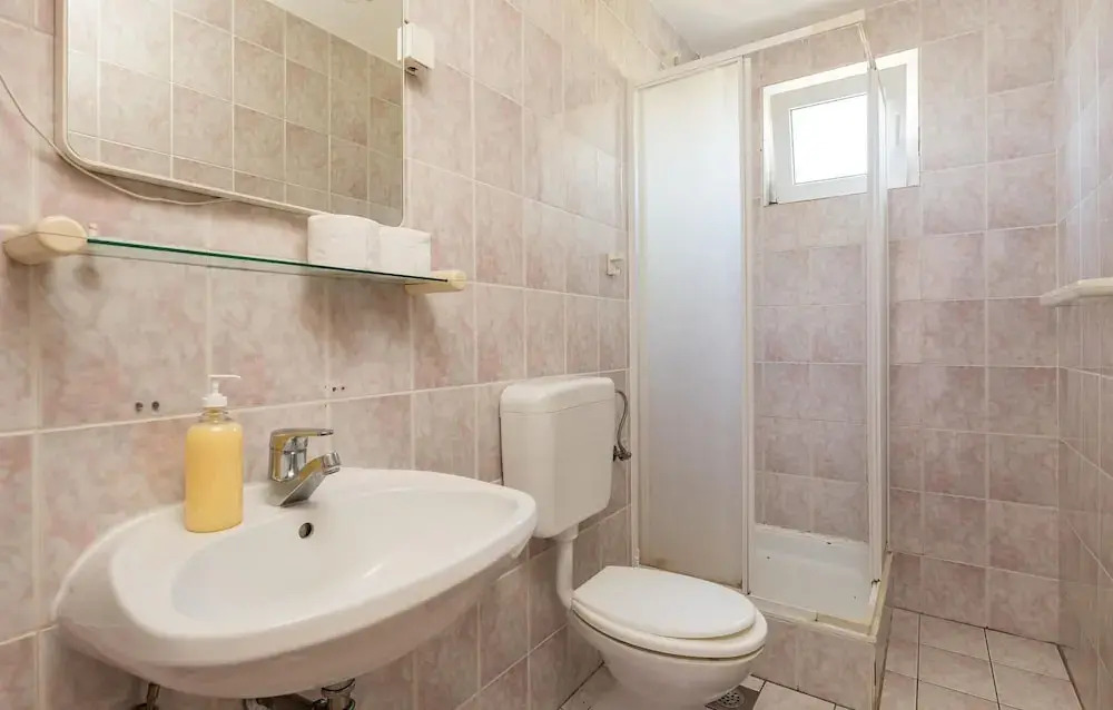 Stunning Home in Barbat-rab With Wifi and 2 Bedrooms