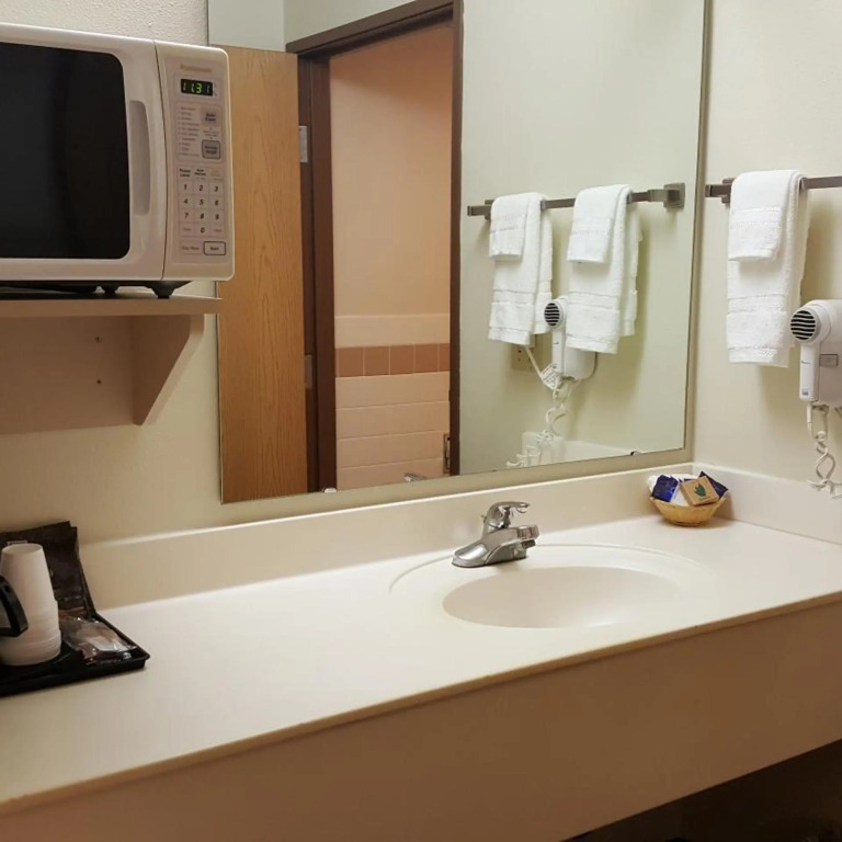 Motel 6 Norway MI