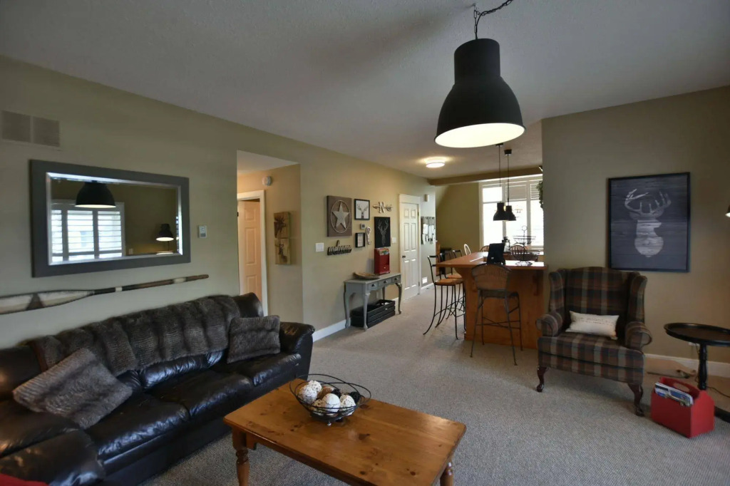 The Lodges at Blue Mountain - Historic Snowbridge Condos