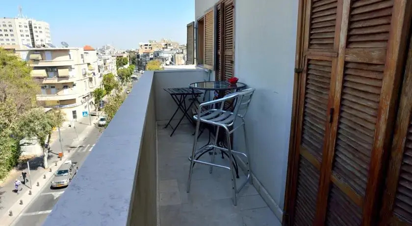 קמפינג על הגג ביפו