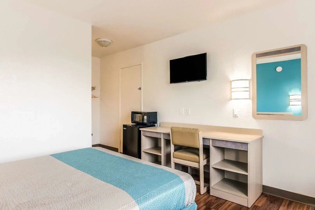 Motel 6-Janesville, WI