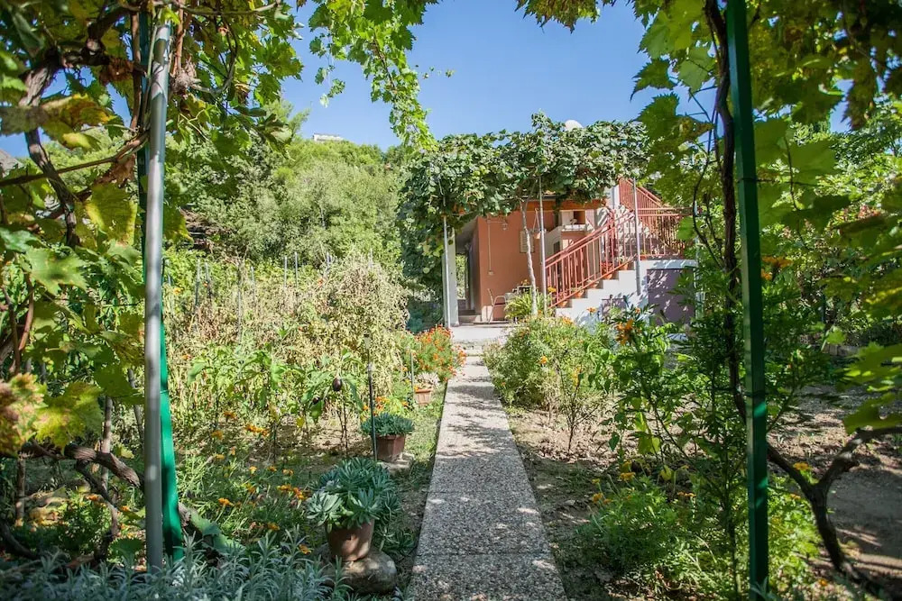 House with large garden right next to the river