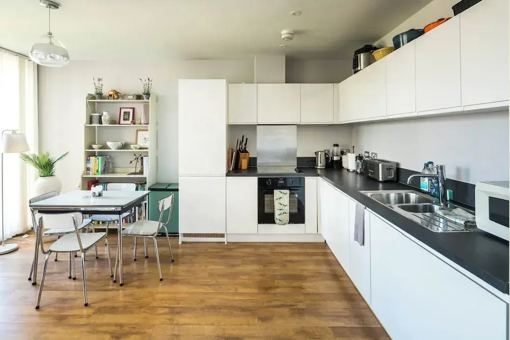 Shiny and Comfy stay with Underground links nearby!