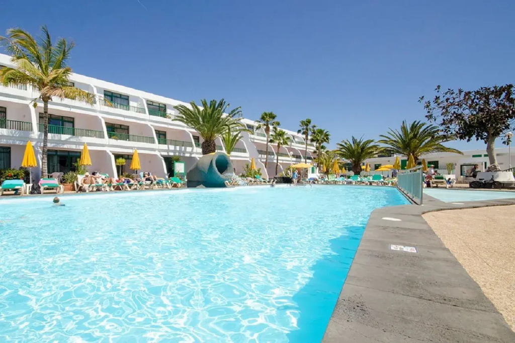 Apartamentos La Peñita