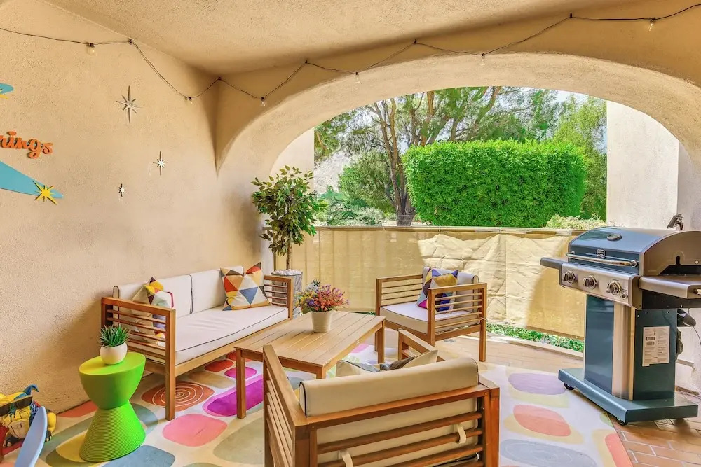 Stroll to Dtwn, Pools & Tennis: Palm Springs Condo