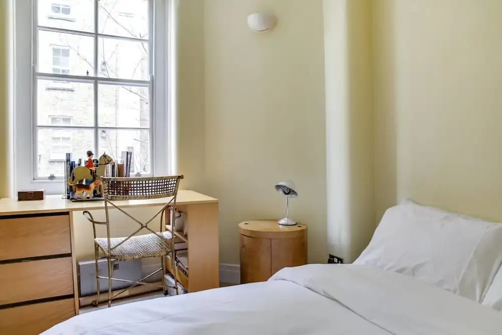 Bright Spacious 2BR Home Near Victoria