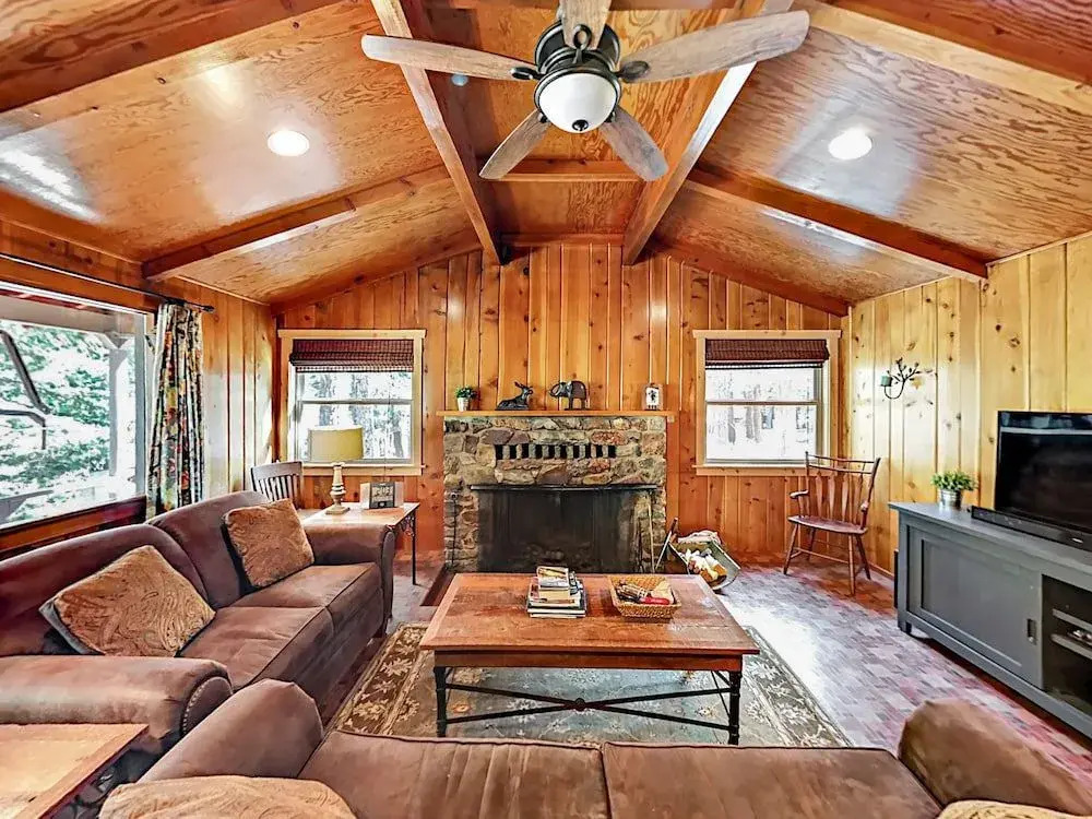 68 Alpine Home 4 Bedrooms 2 Bathrooms Home