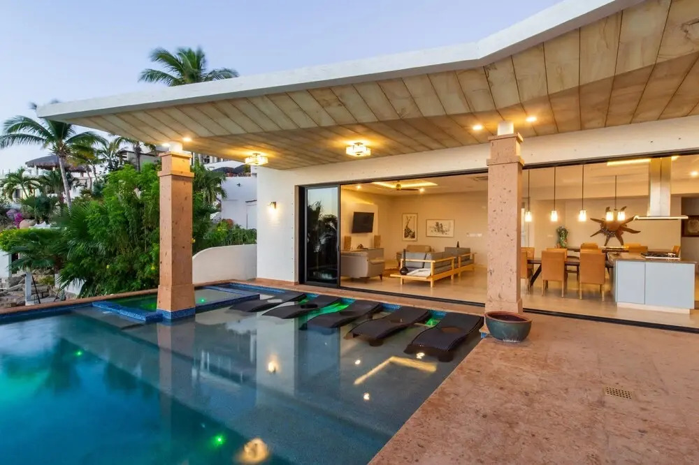 Great Cabo Location for Large Group at Villa Jade de Law