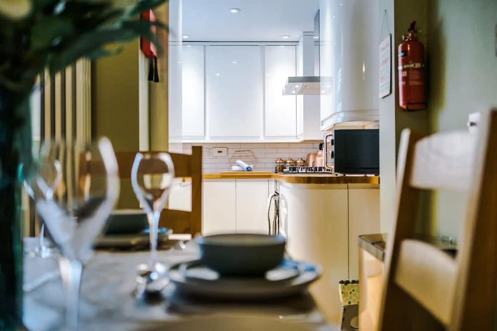 NEW Stylish Home Amazing Location Sleeps 6