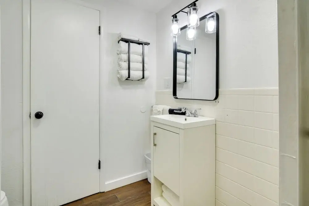 Charming Studio w/ Pool & Table Rock Lake Access!