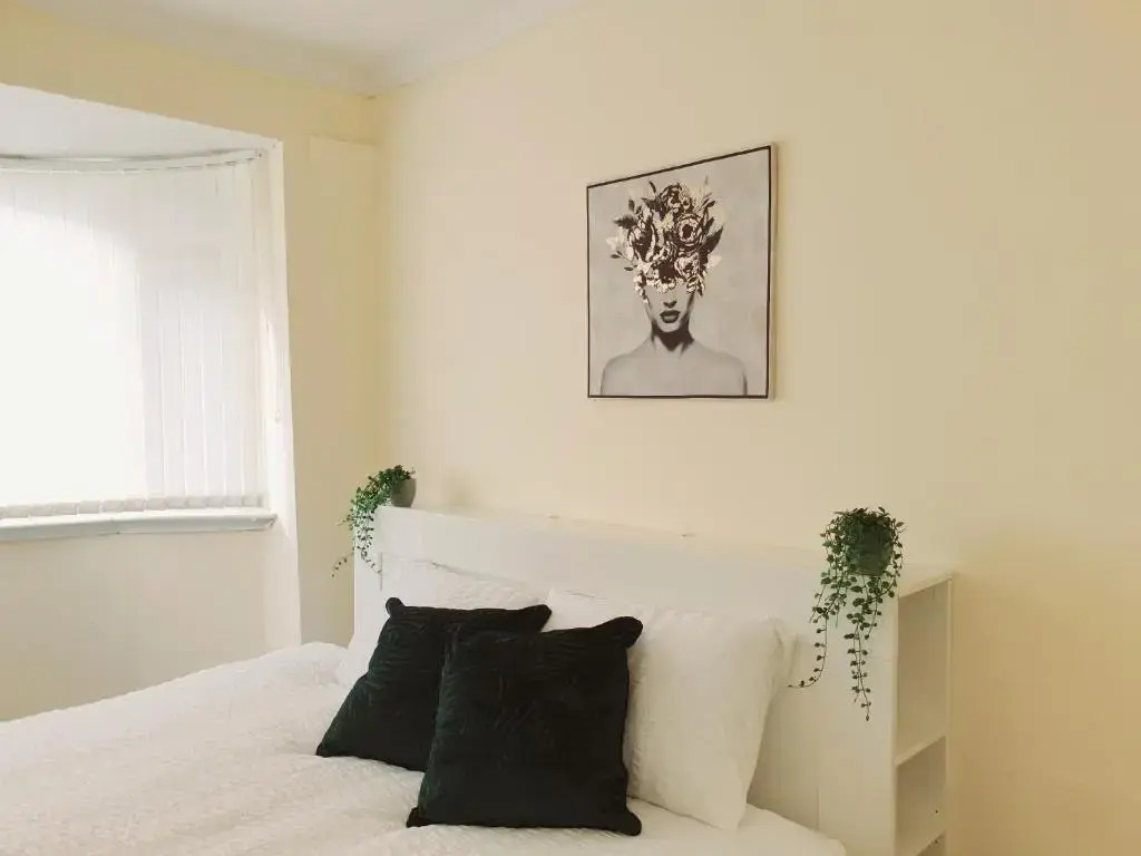 4 Bed House with Parking and WIFI Near Alexander Stadium - Suitable for Long Contractor Stays