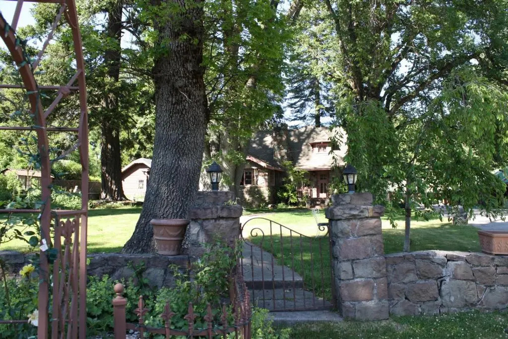 Strawberry Valley Inn