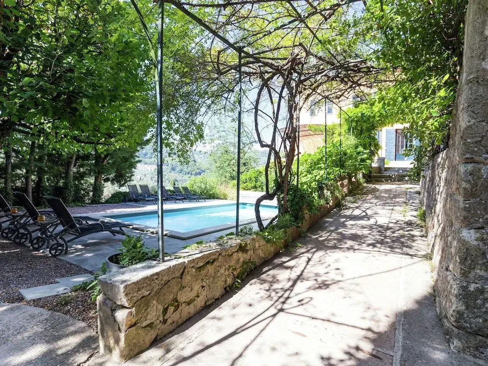 18thC perfumers home, heated pool & view