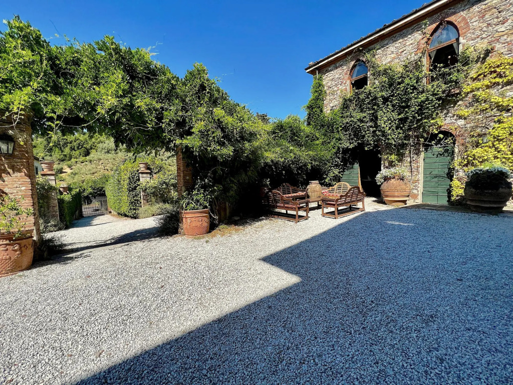 Villa Michaela, New Listing! Spacious Villa, exclusive venue with Pool, Chapel and Tennis courts