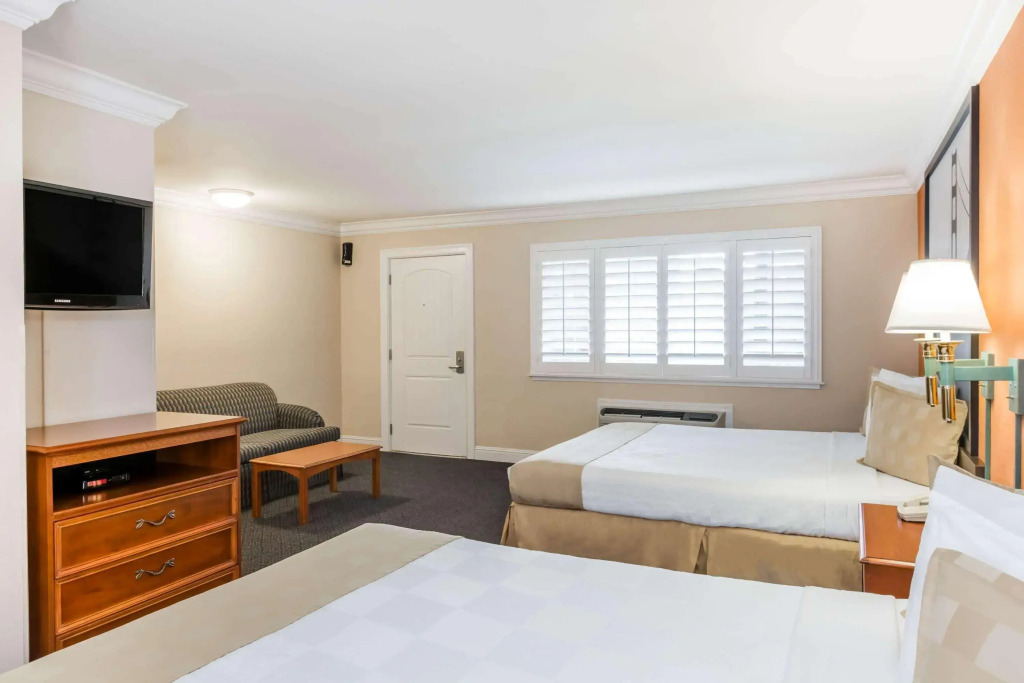 Aura Inn Monterey