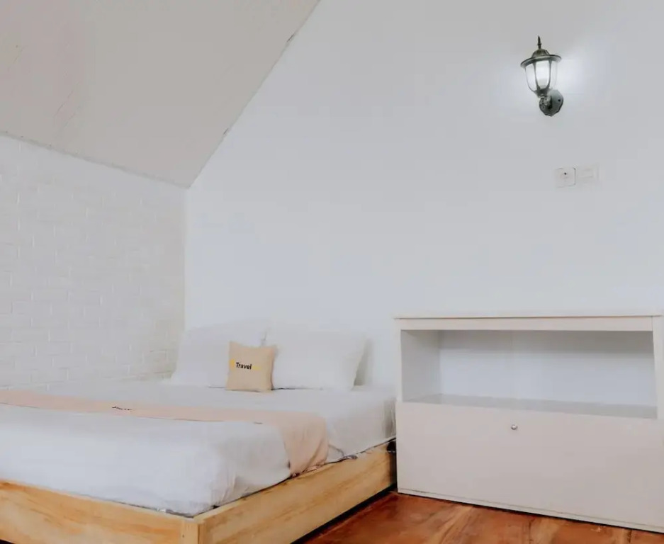White Cabin By Travelink