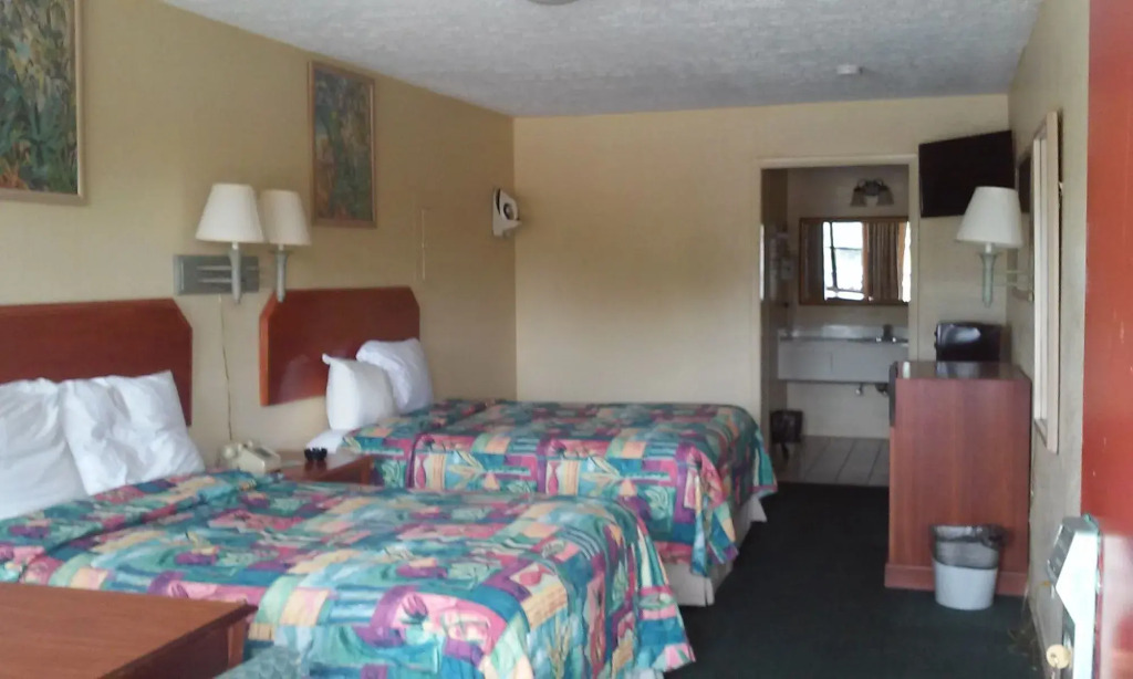 Summer Breeze Motel
