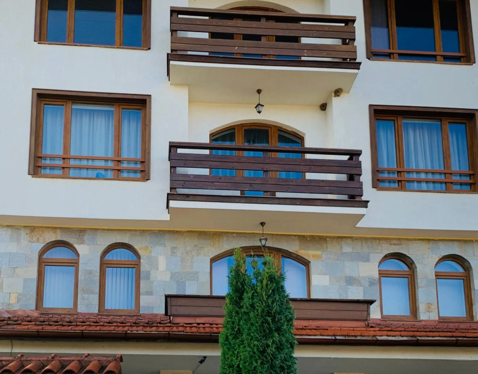Charming Ski Apartments Near Gondola & Bar Street, Cedar Lodge 1 Complex
