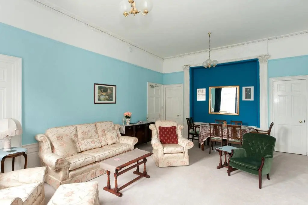 363 Spacious 3 bedroom 18th century property in the city centre