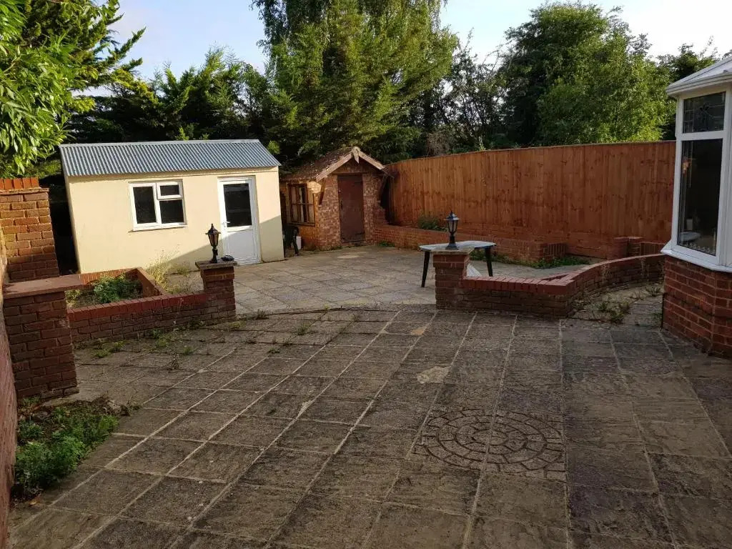 Spacious Swindon 5 bedroom house - sleeps up to 10