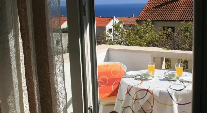 Apartments & Rooms Pierino