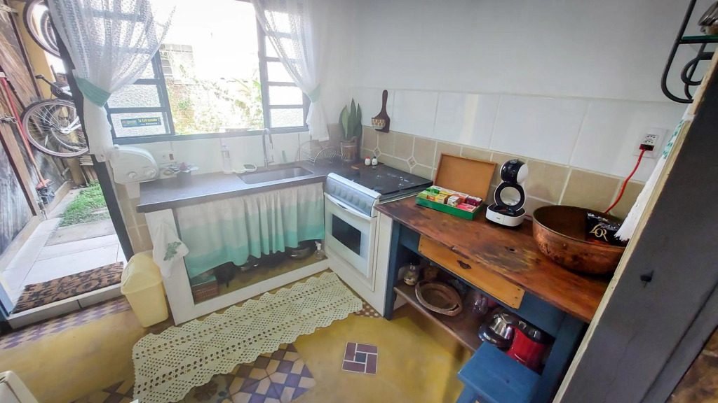 Suíte em casa centenária no centro de Socorro