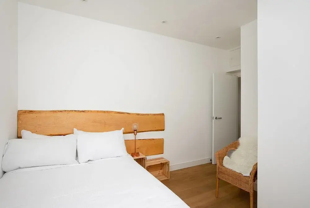 Beautiful 2BR Home in West Kensington, 6 Guests